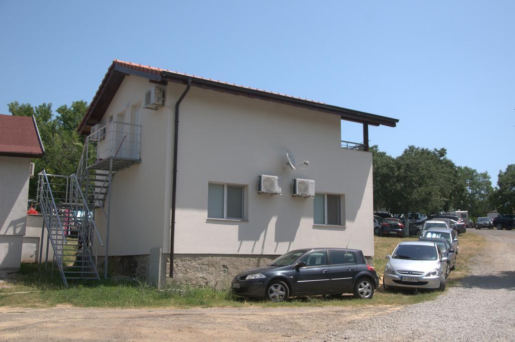 Camping Goldfish Hotel Sozopol Exterior photo