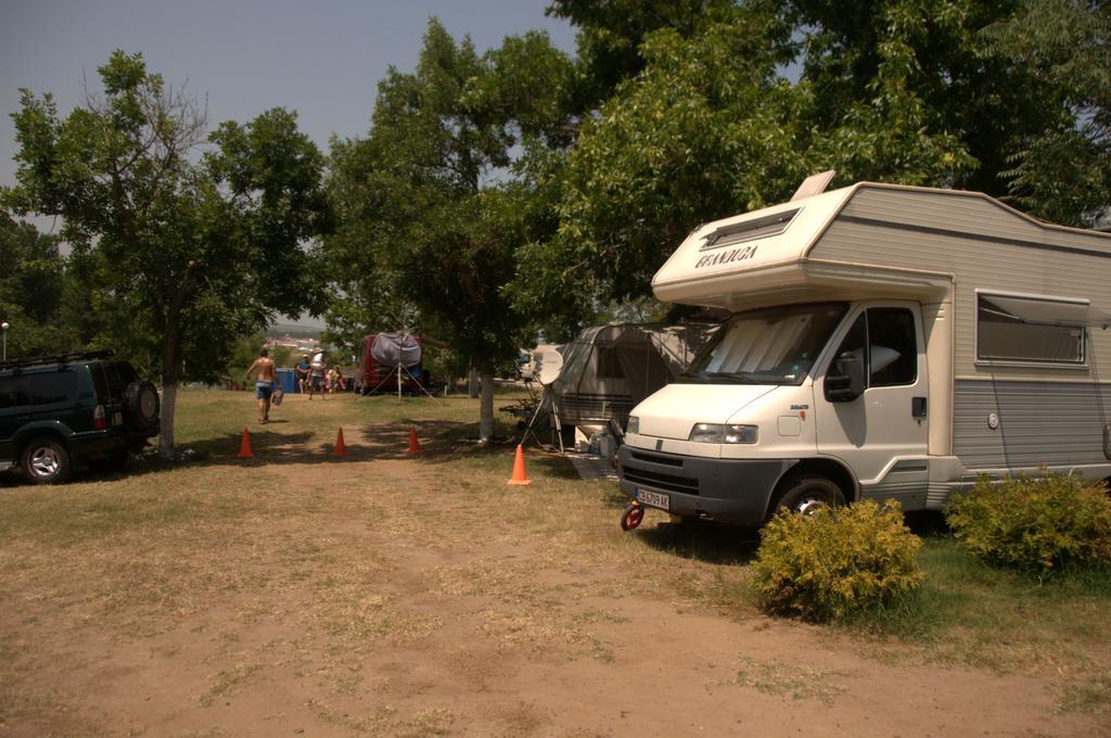 Camping Goldfish Hotel Sozopol Exterior photo